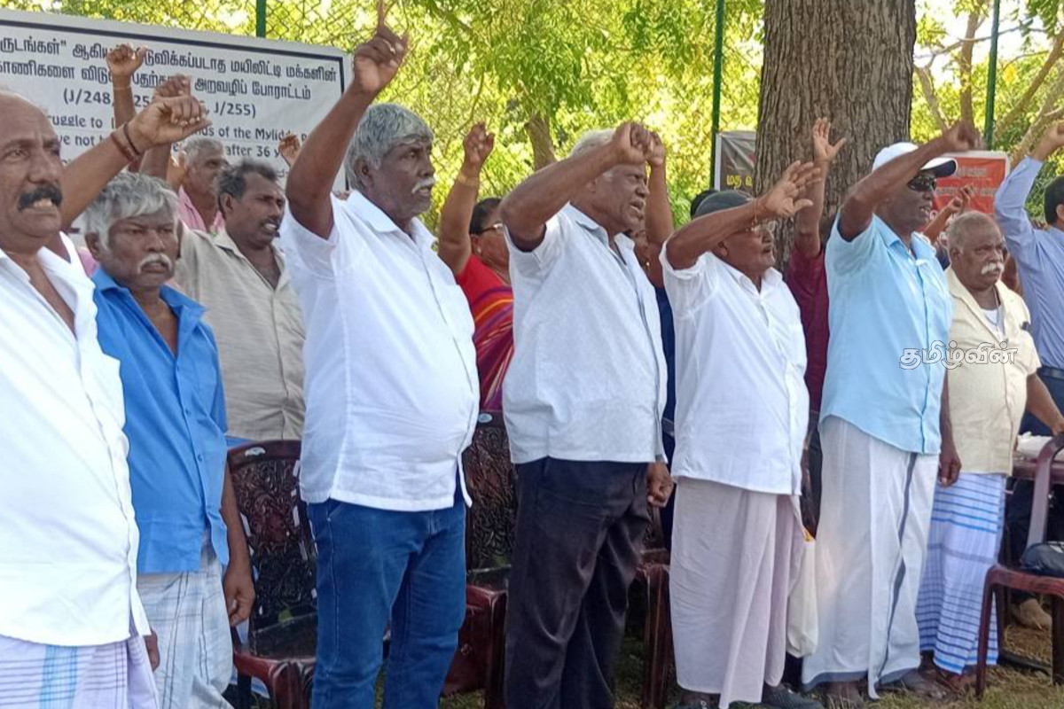 இனியும் மக்களின் காணிகளை இராணுவம் வைத்திருப்பதற்கு எந்த நியாயமும் கிடையாது - மயிலிட்டியில் போராட்டத்தில் தவிசாளர் நிரோஷ் | People Land Issue Nirosh Request