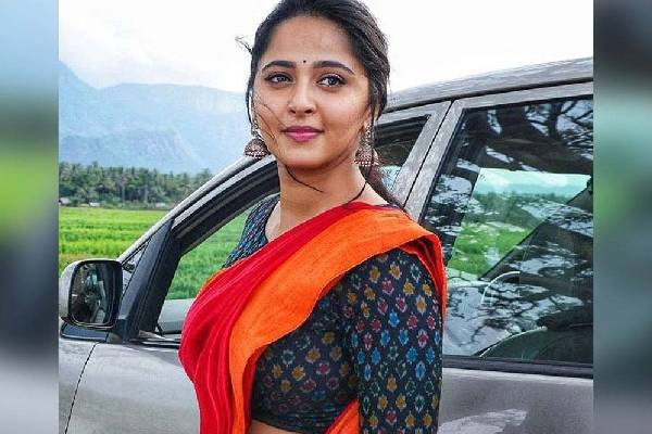 கேரியரே முடிந்து போன நிலை!! வாய்ப்பில்லாமல் 40 வயதில் அவரின் அரவணைப்பில் இருக்கும் நடிகை அனுஷ்கா செட்டி.. | Anushka Who Didnt Get New Yoga Project In Dubai