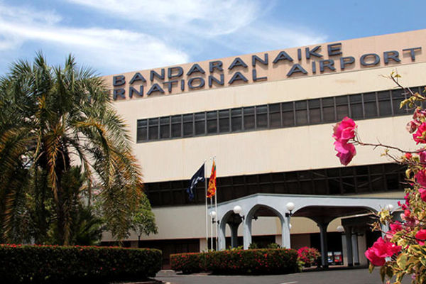 கட்டுநாயக்க விமான நிலையத்தில் வசமாக சிக்கிய கொழும்பு இளைஞர் | Youth Caught With Drugs At Katunayake Airport கட்டுநாயக்க விமான நிலையத்தில் வசமாக சிக்கிய கொழும்பு இளைஞர் | Youth Caught With Drugs At Katunayake Airport