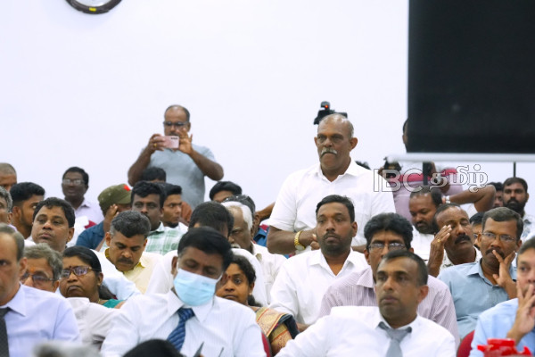 எம்.பிக்களின் தனிப்பட்ட உதவியாளர்களால் யாழ் ஒருங்கிணைப்புக் குழு கூட்டத்தில் ரகளை! | Disruption At Jaffna District Development Meeting