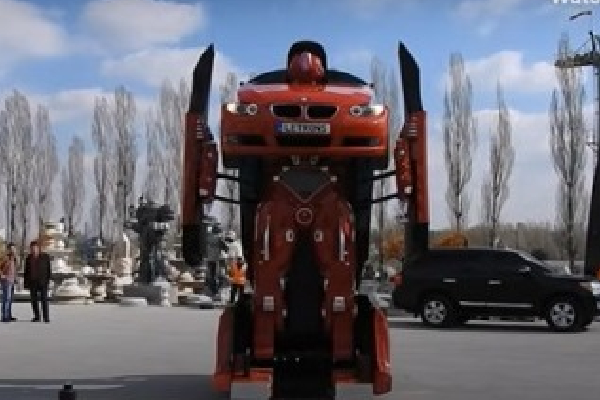 மோட்டார் துறையில் புதிய புரட்சி - ரோபோவாக மாறும் கார்! | Transformation Of A Bmw Car Into A Robot மோட்டார் துறையில் புதிய புரட்சி - ரோபோவாக மாறும் கார்! | Transformation Of A Bmw Car Into A Robot
