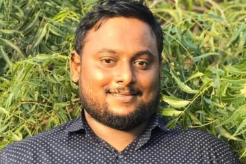 ஊடகவியலாளர் மீது கண்மூடித்தனமாக தாக்குதல் நடத்திய பொலிஸார்