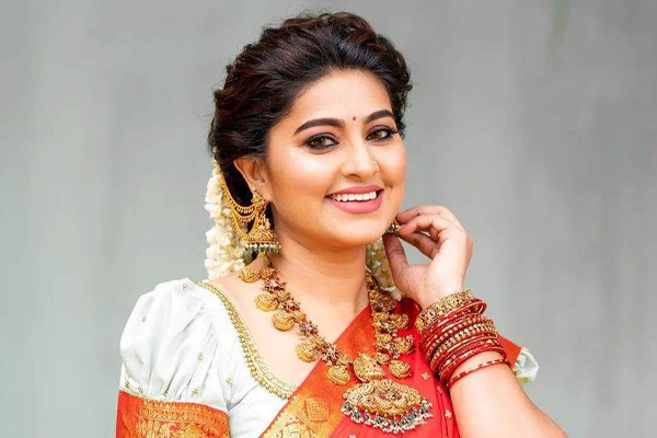 திருமண கோலத்தில் புன்னகை அரசி சினேகா.. ரசிகர்களை கவர்ந்த புகைப்படம்