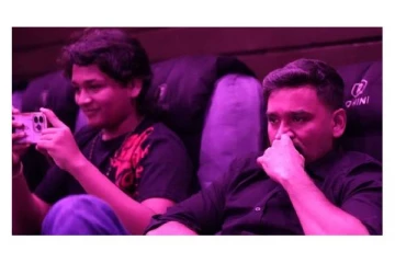 ரசிகர்களுடன் தான் நடித்த குபேரா படத்தை கண்டுகளித்த தனுஷ்.. எமோஷ்னல் வீடியோ