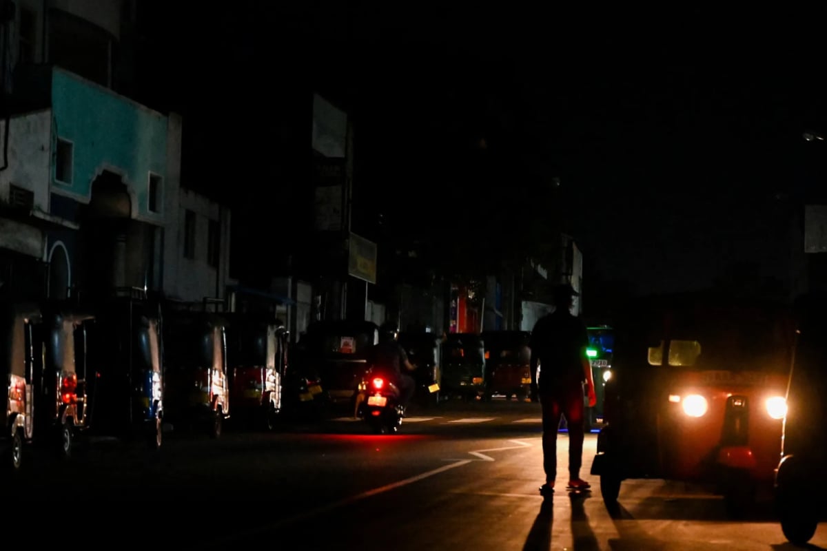 அநுர அரசிற்கு புதிய நெருக்கடி - நாடு முழுவதும் திட்டமிட்ட மின்சார தடை | More Than 12 000 Power Outages In Many Areas