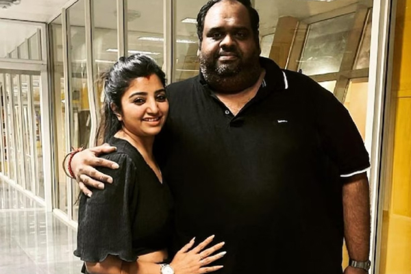 அம்மாவை விட வளர்ந்து நிற்கும் நடிகை மகாலட்சுமியின் மகன்! வைரலாகும் புகைப்படம் | Mahalakshmi Husband Ravindar With Her Son