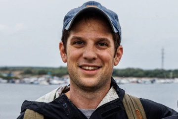 வேவு பார்த்ததாக அமெரிக்க பத்திரிகையாளரை கைது செய்த ரஷ்யா!