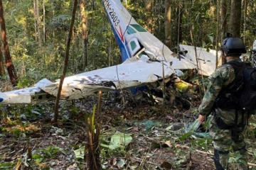 சுவிட்சர்லாந்தில் விமான விபத்தில் தேடப்படும் மூவரின் உடல்