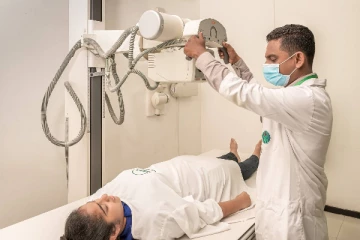 நாட்டை விட்டு வெளியேறும் தொழில்நுட்ப வல்லுநர்கள்: கடும் நெருக்கடியில் வைத்தியசாலைகள்