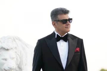 விடாமுயற்சி படத்தில் இணைந்த புது நடிகை.. அஜித் உடன் இருக்கும் போட்டோ வைரல்