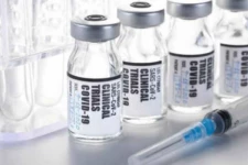 கொரோனாதடுப்பூசிக்கு முன்கூட்டியே அனுமதி கொடுத்திருப்பது ஆபத்து: சசிதரூர் கவலை