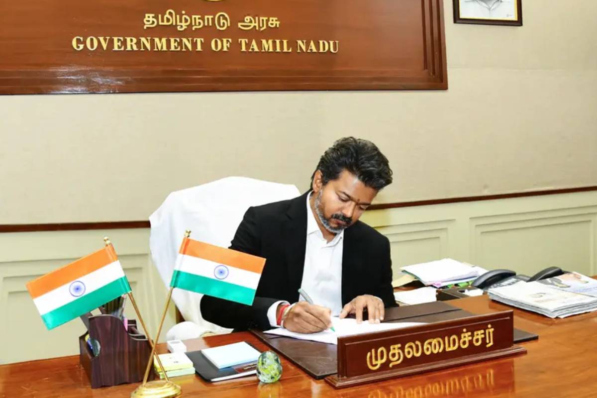 Video: திமுக தலைவர் மு. க ஸ்டாலினை நேரில் சந்தித்த முதலமைச்சர் விஜய் | Vijay Meets Mk Stalin At His Residence