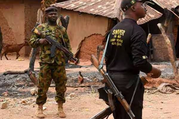 நைஜீரியா மோட்டார் பைக் கொள்ளையர்கள் சுட்டதில் 50 பேர் பலி | 50 Killed In Nigeria Motorbike Robbery Attack