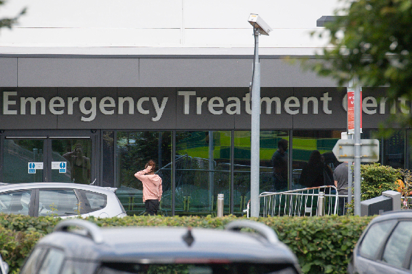 பிரித்தானிய மருத்துவர் ஒருவர் மீது சுமத்தப்பட்டுள்ள 43 குற்றச்சாட்டுக்கள் | Assault Allegations Against British Doctor பிரித்தானிய மருத்துவர் ஒருவர் மீது சுமத்தப்பட்டுள்ள 43 குற்றச்சாட்டுக்கள் | Assault Allegations Against British Doctor