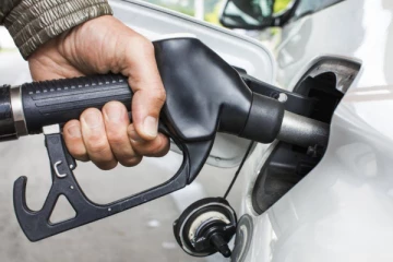 රටේ ජනතාවට වැඩි වුවත් පාර්ලිමේන්තු මන්ත්‍රීවරුන්ට වැඩි නොවන ඉන්ධන මිල මෙන්න..