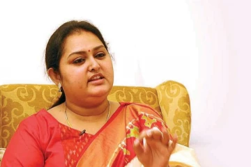 உங்களுக்கு வந்தா ரத்தம்... மக்களுக்கு வந்தா தக்காளி சட்னியா? நடிகை விந்தியா ஆவேசம்