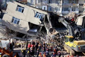 துருக்கியை உலுக்கிய நிலநடுக்கம் - இலங்கையர்கள் தொடர்பில் வெளியான தகவல்