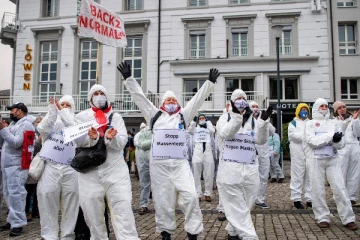 சுவிஸின் கொரோனா தடுப்பு நடவடிக்கை குறித்து நாட்டு மக்களின் மனநிலை என்ன? வெளிப்படுத்திய கருத்து கணிப்பு