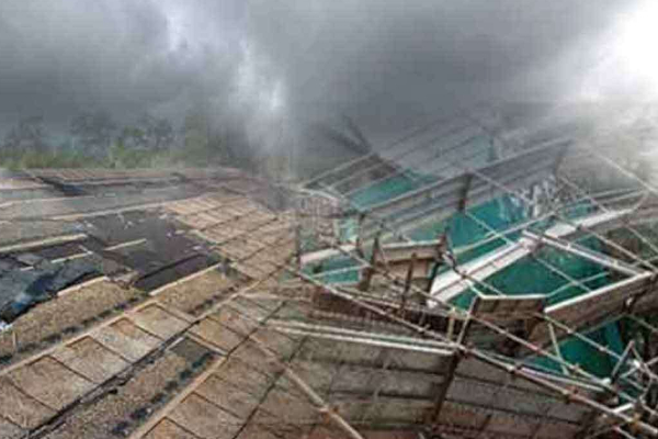 சீரற்ற வானிலையால் குருநாகலில் 100 வீடுகள் சேதம் | Unstable Weather Damages 100 Homes In Kurunegala