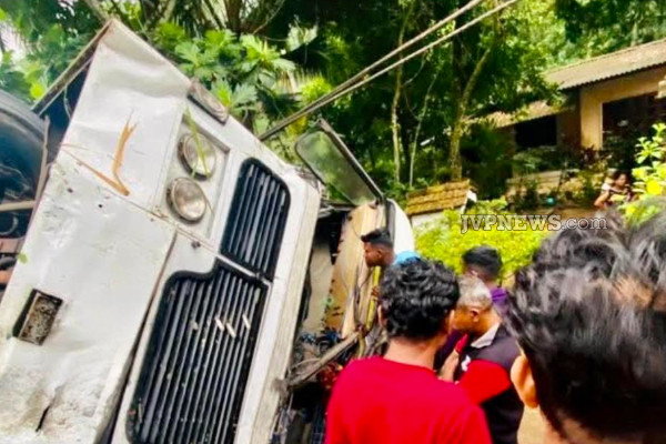 கோர விபத்தில் சிக்கிய பேருந்து ; 42 பயணிகள் படு காயம் | Bus Involved In Horrific Accident