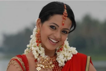 13 வருடங்களுக்கு பின் தமிழில் நடிக்க வரும் நடிகை பாவனா.. அதுவும் பிக் பாஸ் நடிகருக்கு ஜோடியாக