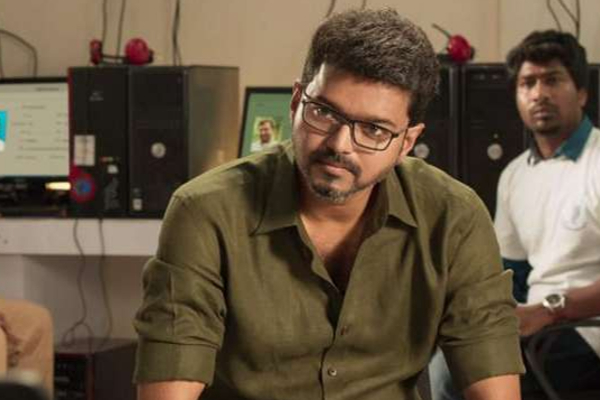 விஜய் பார்க்க வந்த ரசிகர்களை அடித்து துரத்திய போலீஸ்.. எங்களுக்கு விஜய்யே வேண்டாம் டா | We Dont Wont Actor Vijay Says Vijay Fans