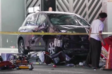 அமெரிக்காவில் மக்கள் கூட்டத்தில் புகுந்த கார்; 20 பேர் காயம்