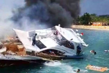 கடலில் விரைவுப் படகு மூழ்கியதில் 8 பேர் பலியான சோகம்