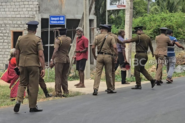 ஜனாதிபதி அநுர யாழ். விஜயம் - அச்சுறுத்தப்பட்ட ஊடகவியலாளர்கள் | Journalists And Pulic Threatened Police In Jaffna