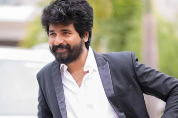 நீண்ட நாட்களுக்கு பிறகு சொந்த ஊருக்கு சென்றுள்ள நடிகர் சிவகார்த்திகேயன்- யாருடன் புகைப்படம் எடுத்தார் பாருங்க