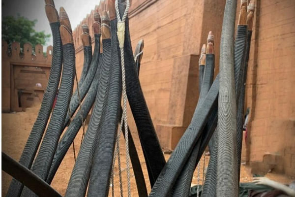 யாரு சார் இவங்க .. ஸ்பைடர் மேனோ சூப்பர் மேனோ ? - வைரலாகும் பொன்னியின் செல்வன் ! | Not Spider Men Ponniyin Selvan Sets யாரு சார் இவங்க .. ஸ்பைடர் மேனோ சூப்பர் மேனோ ? - வைரலாகும் பொன்னியின் செல்வன் ! | Not Spider Men Ponniyin Selvan Sets