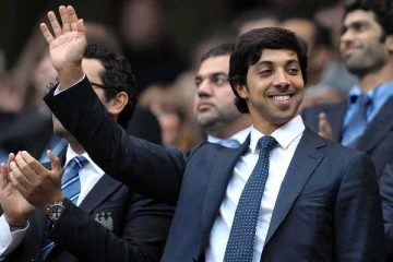 சொந்தமாக கால்பந்து அணி, தங்கம் இழைத்த ஹொட்டல், ரூ 5000 கோடியில் சொகுசு படகு... யாரிந்த நபர்