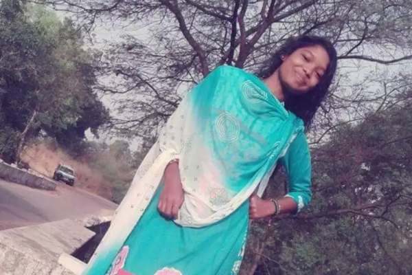 விமானத்தில் வந்த காதலன்..ஸ்குரூ டிரைவரால் 51 இடங்களில் குத்தி கொலை - கதறிய இளம்பெண்! | Man Stabs Woman 51 Times With Screwdriver