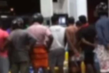 ඉන්ධන පෝලිමක සිටි තවත් පුද්ගලයෙක් මෙලොව හැරයයි ..!