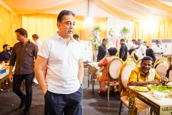 பிக் பாஸ் முடிந்தபின் எல்லோருக்கும் சர்ப்ரைஸ் ட்ரீட் கொடுத்த கமல்.. வைரலாகும் ஸ்டில்கள் | Bigg Boss 7 Kamal Lunch Treat To Team See Photos