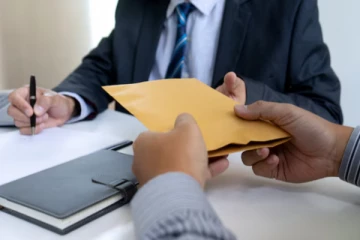 கையூட்டல் பெற முற்பட்ட காவல்நிலைய பொறுப்பதிகாரி யாழ். சிறைச்சாலையில்