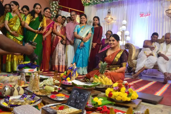 கனடாவில் மாப்பிள்ளை...பெண் இந்தியாவில்; வியக்க வைத்த திருமண நிச்சயதார்த்தம்! | Groom Canada And Bride India Online Engagement கனடாவில் மாப்பிள்ளை...பெண் இந்தியாவில்; வியக்க வைத்த திருமண நிச்சயதார்த்தம்! | Groom Canada And Bride India Online Engagement