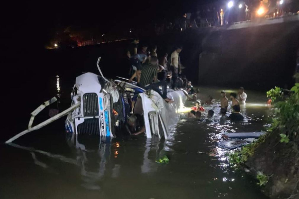 இலங்கையை உலுக்கிய கோர விபத்து; உடனடி விசாரணைக்கு உத்தரவு! | Bus Accident In Manampitiya