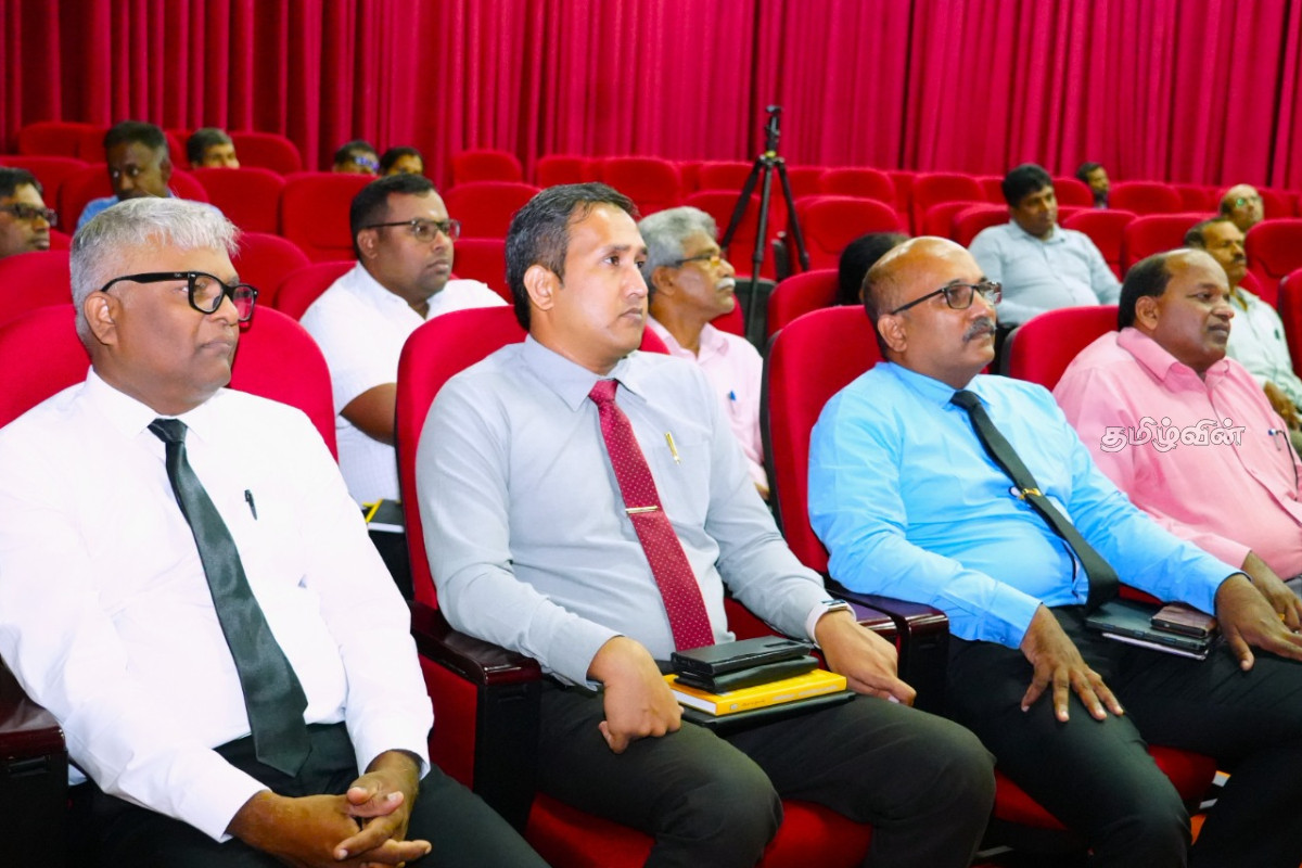 நிர்வாகத்தின் மையம் மனிதநேயமே - AI உதவியாக இருக்க வேண்டும் – ஆளுநரின் கோரிக்கை | Ai Should Aid Not Replace Human Officials Governor நிர்வாகத்தின் மையம் மனிதநேயமே - AI உதவியாக இருக்க வேண்டும் – ஆளுநரின் கோரிக்கை | Ai Should Aid Not Replace Human Officials Governor