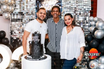 ඔයා නෝටි වැඩ කරත් ඔයාව නාවලා පව්ඩර් දාලා මම බලාගත්තේ කවී බුකිය කලඹයි [PHOTO]