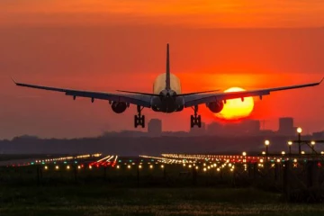 உக்ரைன் எல்லையில் போர் பதற்றத்துக்கு நடுவே  கவனம் ஈர்த்த விமானம்..!