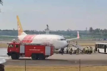 அவசரமாக தரையிறக்கப்பட்ட ஏர் இந்தியா விமானம் ; தெய்வாதீனமாக உயிர் தப்பிய 160 பயணிகள்