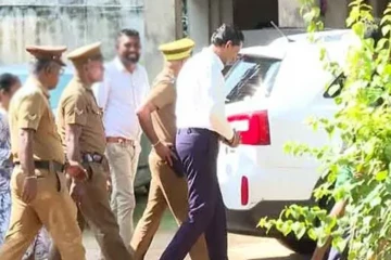 සුළු මොහොතකට පෙර ගෝඨාභය රාජපක්ෂගේ හිටපු පෞද්ගලික ලේකම් සුගීෂ්වර අධිකරණයට රැගෙන එයි