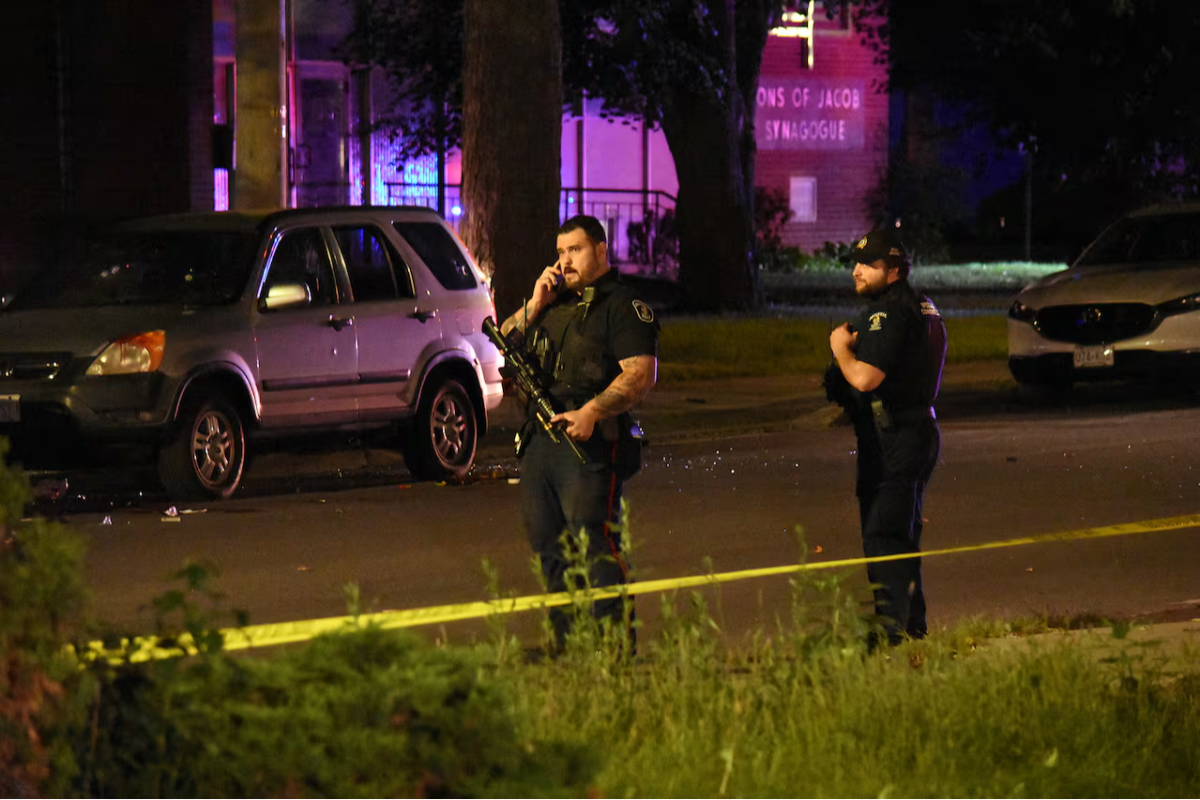 கனடாவில் யூத ஆலயம் மீது துப்பாக்கிச் சூடு இருவர் காயம் | Carney Condemns Shooting Outside Belleville