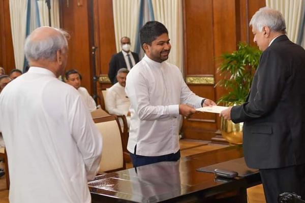 இன்று பதவியேற்ற   37 இராஜாங்க மைச்சர்கள் இவர்கள் தான்! (Photos) | 37 Government Ministers Sworn In Today