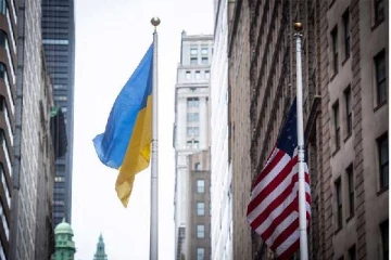 நியூயார்க்கில் பறந்த உக்ரைன் தேசியக் கொடி