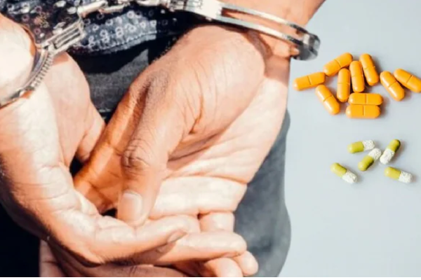 யாழில் இரவு நடந்த சுற்றிவளைப்பில் சிக்கிய சந்தேகநபர் | Jaffna Night Raid Suspect Arrested யாழில் இரவு நடந்த சுற்றிவளைப்பில் சிக்கிய சந்தேகநபர் | Jaffna Night Raid Suspect Arrested