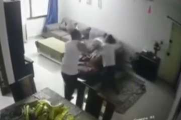 கணவரை துடித்தி துரத்தி போட்டு தாக்கிய மனைவி....அடி தாங்காமல் அலறி போலீஸிற்கே ஓடிய நபர்!