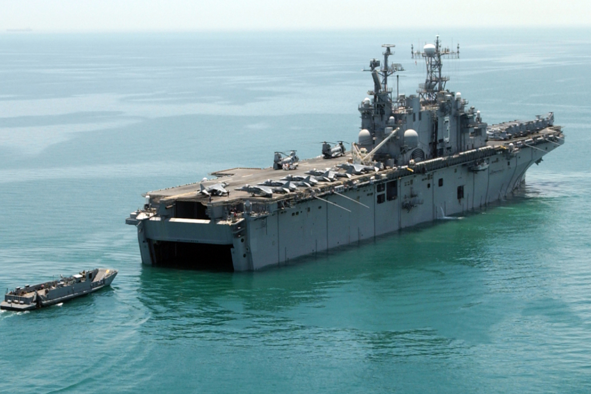 மத்திய கிழக்கு விரையும் அமெரிக்காவின் முக்கிய படைப்பிரிவு! தரைவழிப் போருக்கு வாய்ப்பு | Us Marine Expeditionary Unit To Middle East