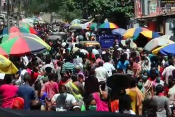 நாளை முதல் முழு ஊரடங்கை முன்னிட்டு மீன்,காய்கறி மார்க்கெட்டுகளில் அலைமோதிய மக்கள் கூட்டம்